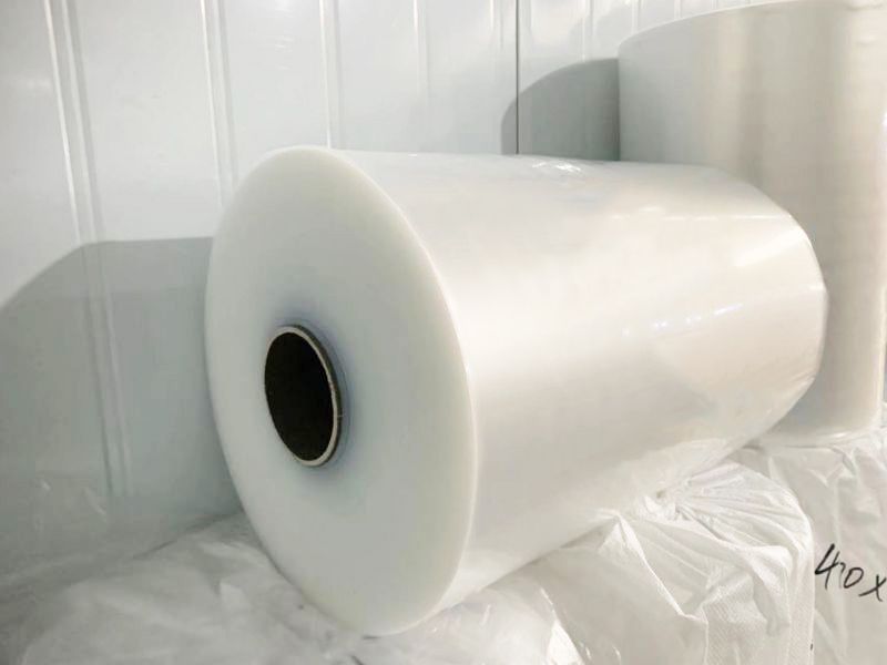 Hot melt adhesive film has excellent adhesion performance and high temperature resistance